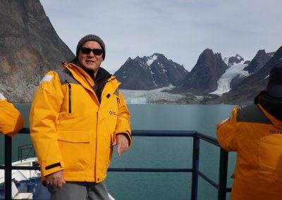 glacier right into ocean